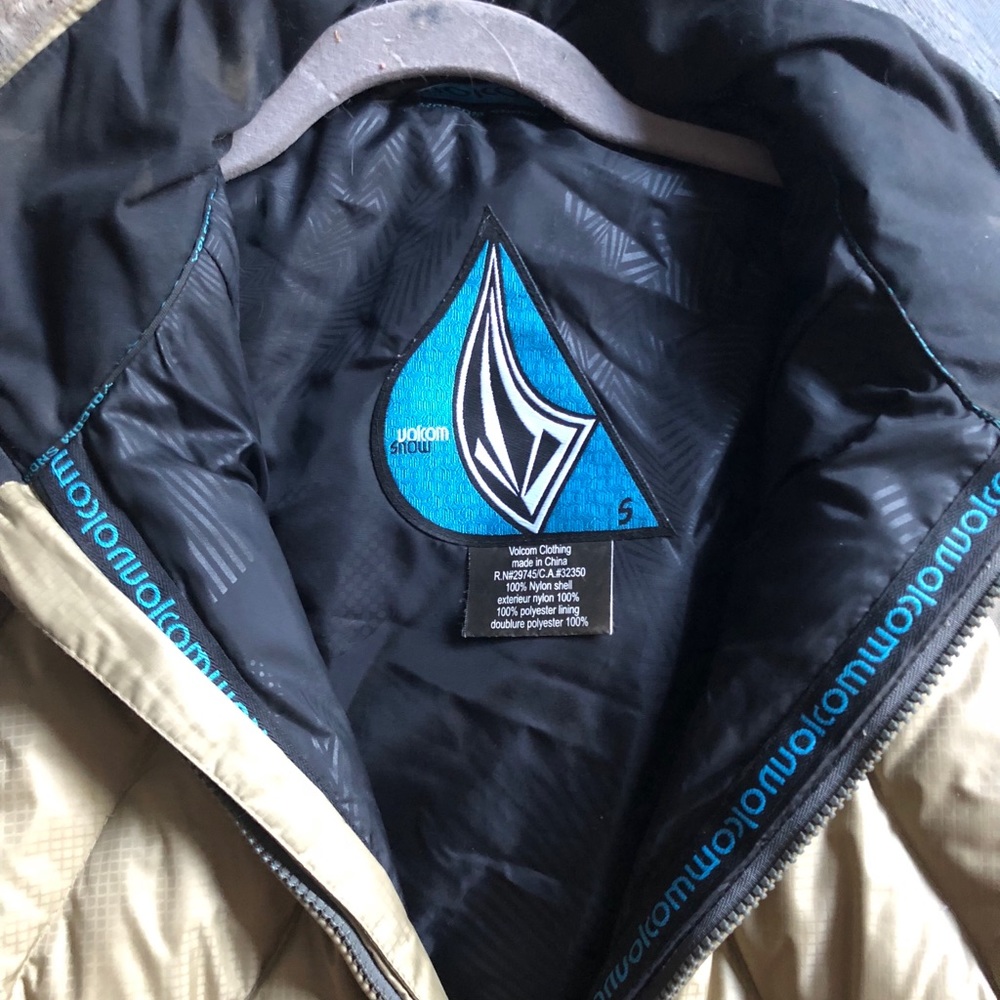 Volcom Snowboard Jacket Size Small. Unisex - image 2